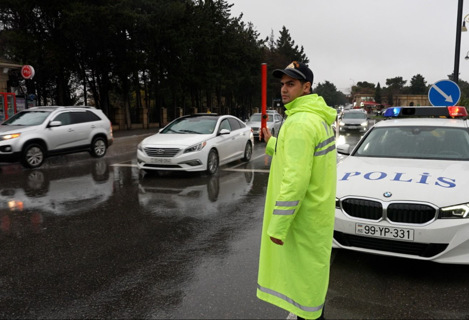 Polis yağışlı havada gücləndirilmiş iş rejimində xidmət aparır