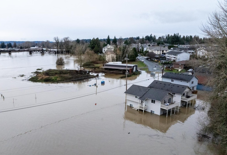 Evakuierung von Zehntausenden wegen Überflutungen im Westen der USA und Kanadas