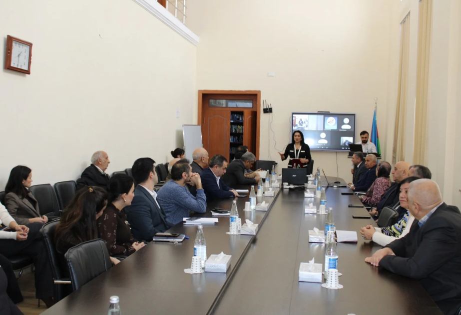 Türkiyəli alim İqtisadiyyat İnstitutunun elmi seminarında çıxış edib