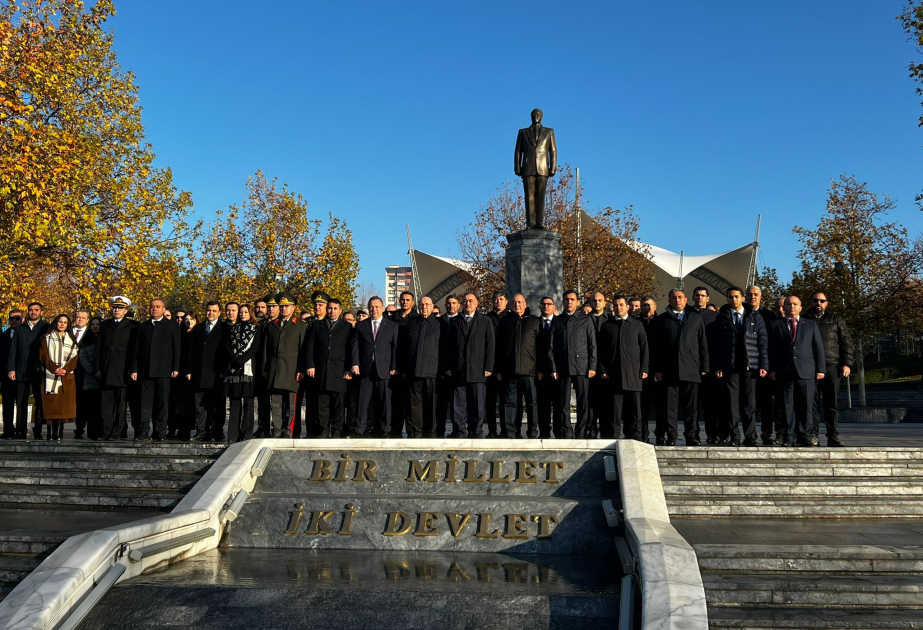 La mémoire du Leader national Heydar Aliyev commémorée à Ankara