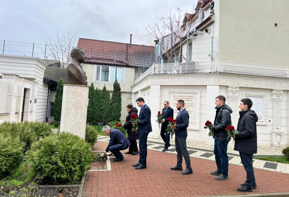 En Chisináu se honró la memoria del Líder Nacional Heydar Aliyev