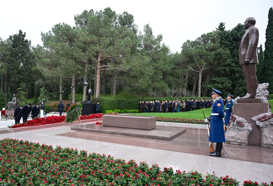 Employees of Media Development Agency, Audiovisual Council and AZERTAC pay tribute to National Leader Heydar Aliyev VIDEO