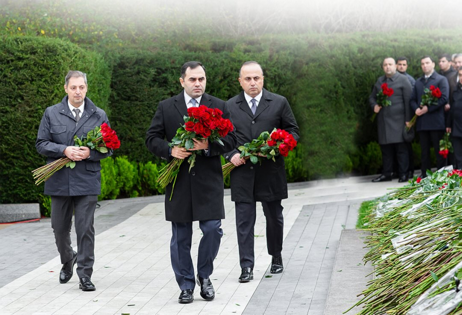 Əmanətlərin Sığortalanması Fondunun kollektivi Fəxri xiyabanı ziyarət edib