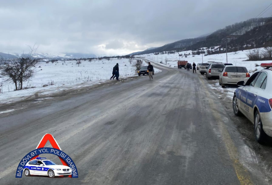Yol polisi qarlı hava şəraiti ilə əlaqədar sürücülərə müraciət edib