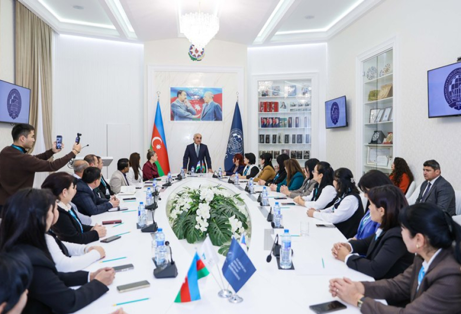 Успешно завершена интенсивная программа обучения, организованная в UNEC для узбекских учителей