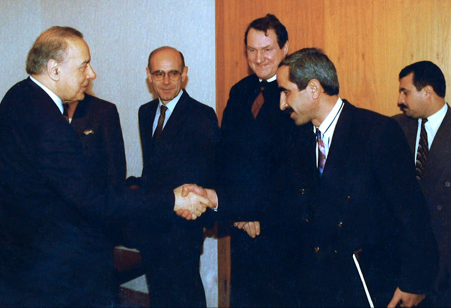 Ulu Öndər Heydər Əliyevi anarkən...