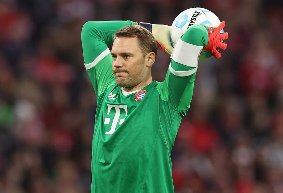 Bayern Munich captain Manuel Neuer suffers hamstring injury