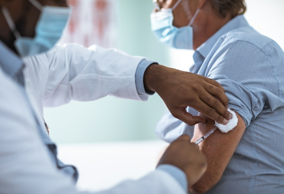 Vaccination contre la COVID-19 : une baisse durable du risque de décès, selon une étude