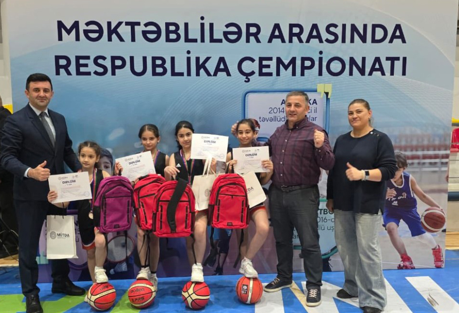 Qax şəhərindəki məktəb-liseyin qızlardan ibarət basketbol komandası respublika çempionatında ikinci yeri tutub