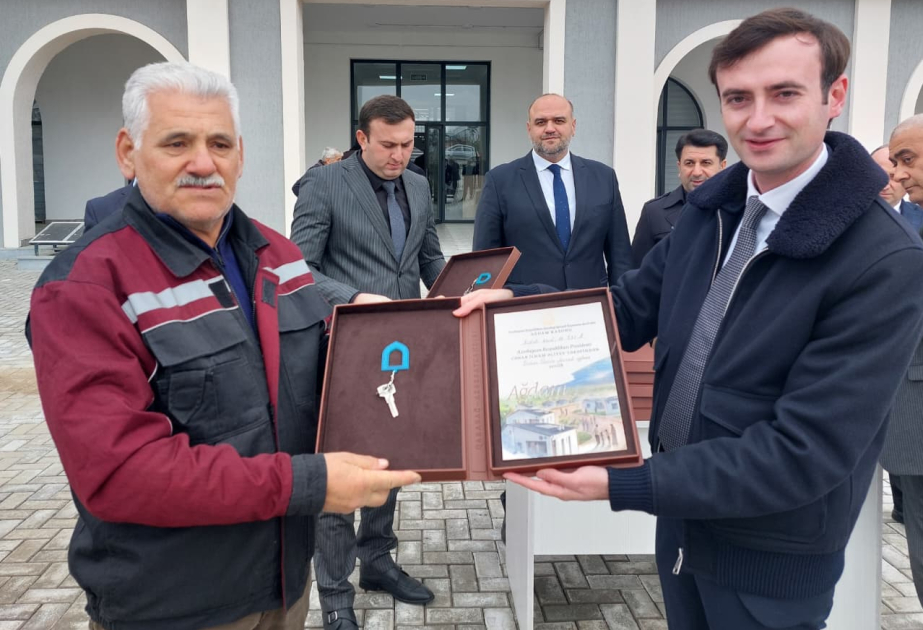 Grand retour : 16 familles reçoivent les clés de leurs nouvelles maisons dans le village de Khydyrly