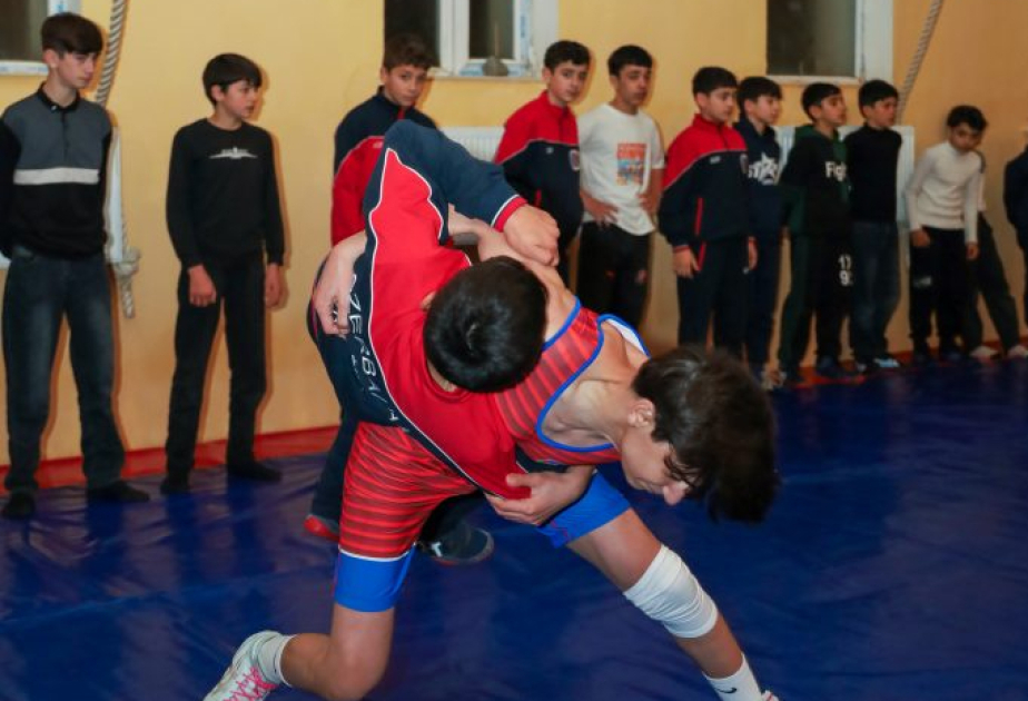 В Физули состоялась встреча известных борцов с юными спортсменами