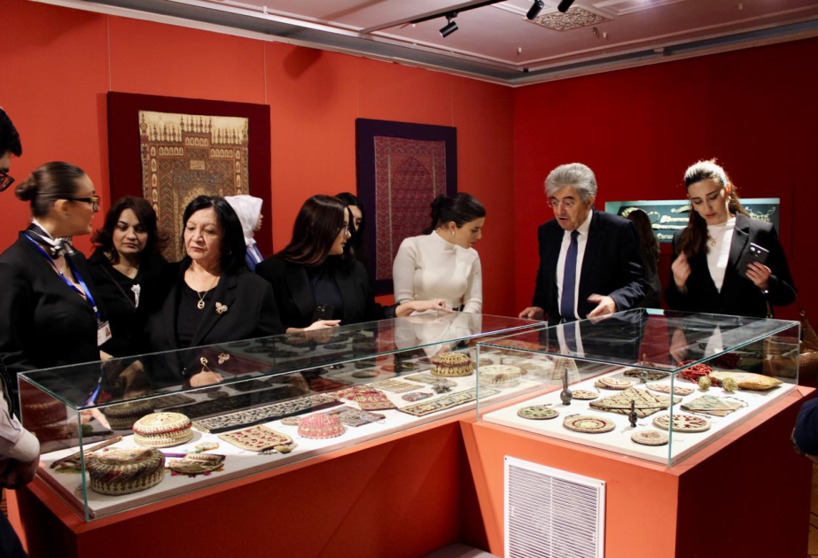 Auditorlar Palatasının kollektivi Mirzə Qədim İrəvaninin 200 illik yubileyinə həsr olunmuş sərgidə iştirak edib