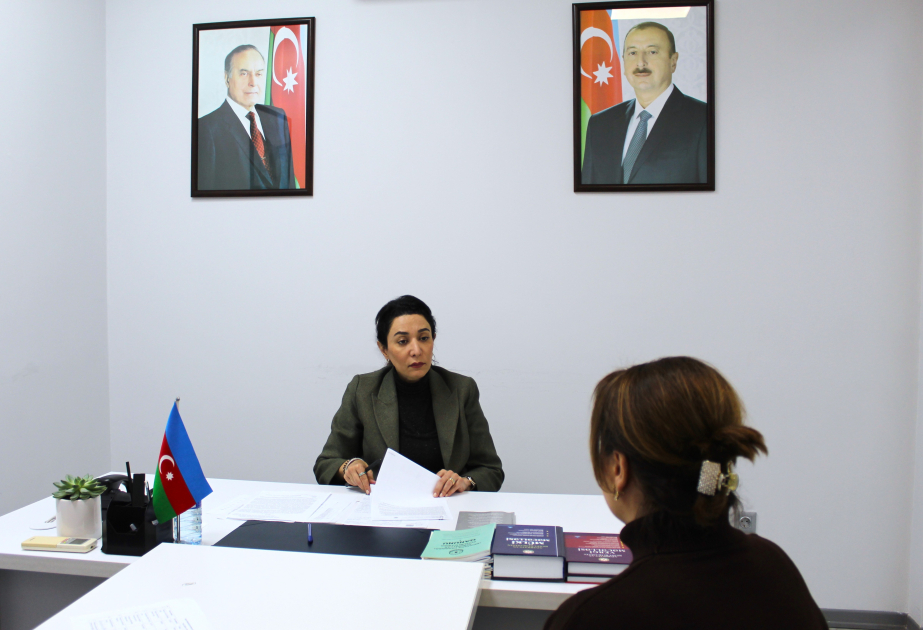 Ombudsman Səbinə Əliyeva vətəndaşların müraciətlərini dinləyib