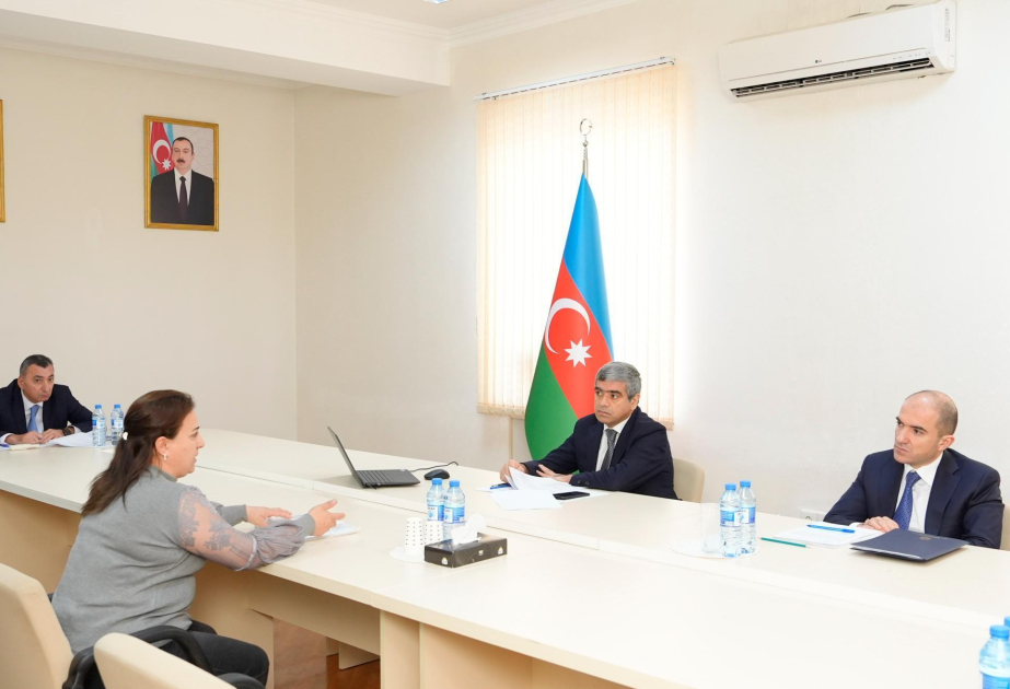 Əmək və əhalinin sosial müdafiəsi naziri Kürdəmirdə vətəndaşların müraciətlərini dinləyib