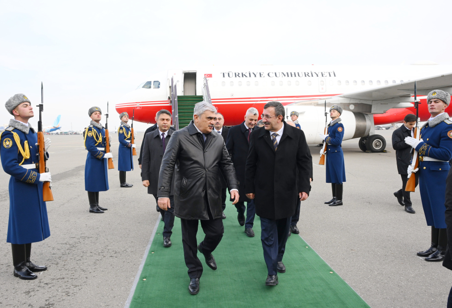El Vicepresidente de Türkiye llega de visita a Azerbaiyán