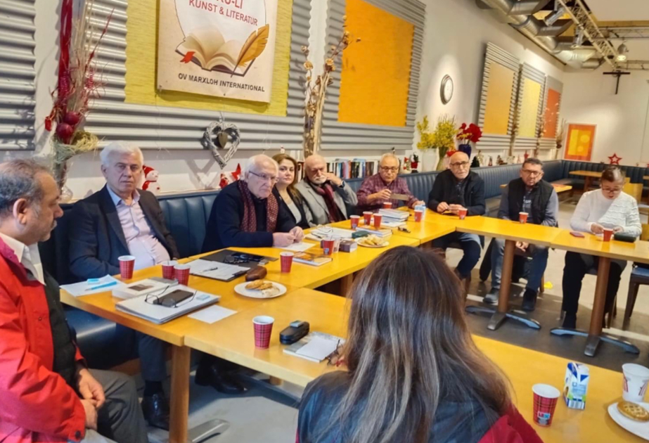Şərqşünas alim Duysburqda türkəsilli ədiblərlə görüşüb