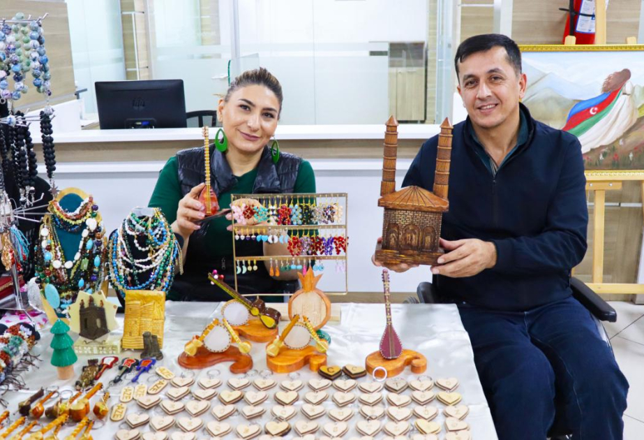 Əlilliyi olan gənclərin əl işlərindən ibarət sərgi-satış yarmarkası keçirilib