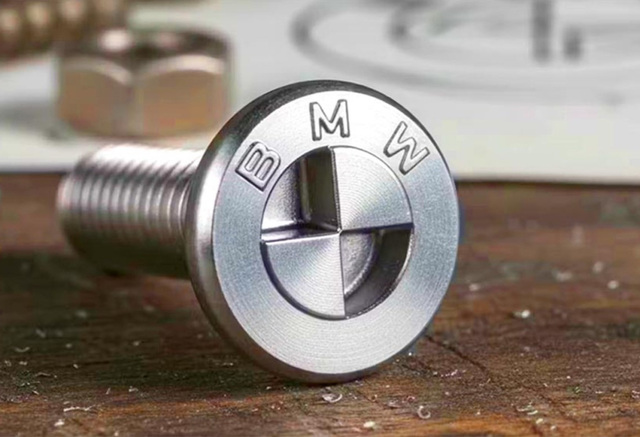 BMW придумала винт, который смогут открутить только в официальном сервисе