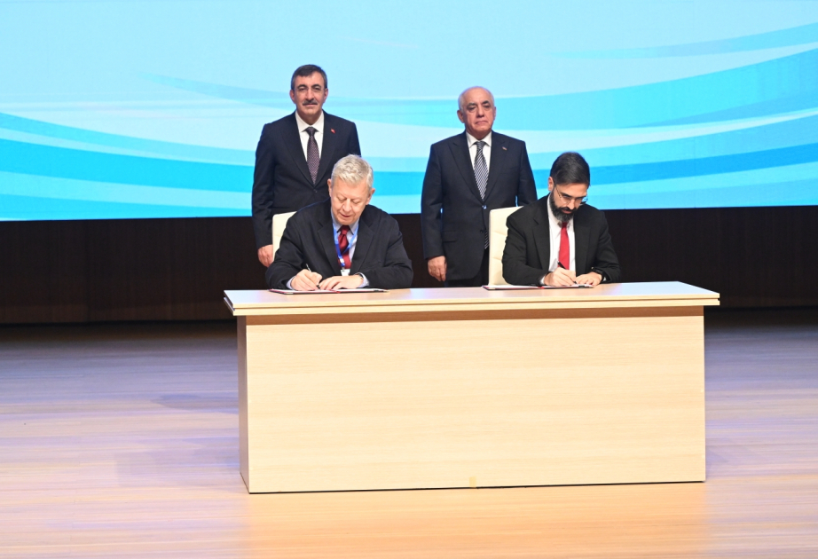 Signature des documents lors du 2e Forum d'investissement Azerbaïdjan-Türkiye