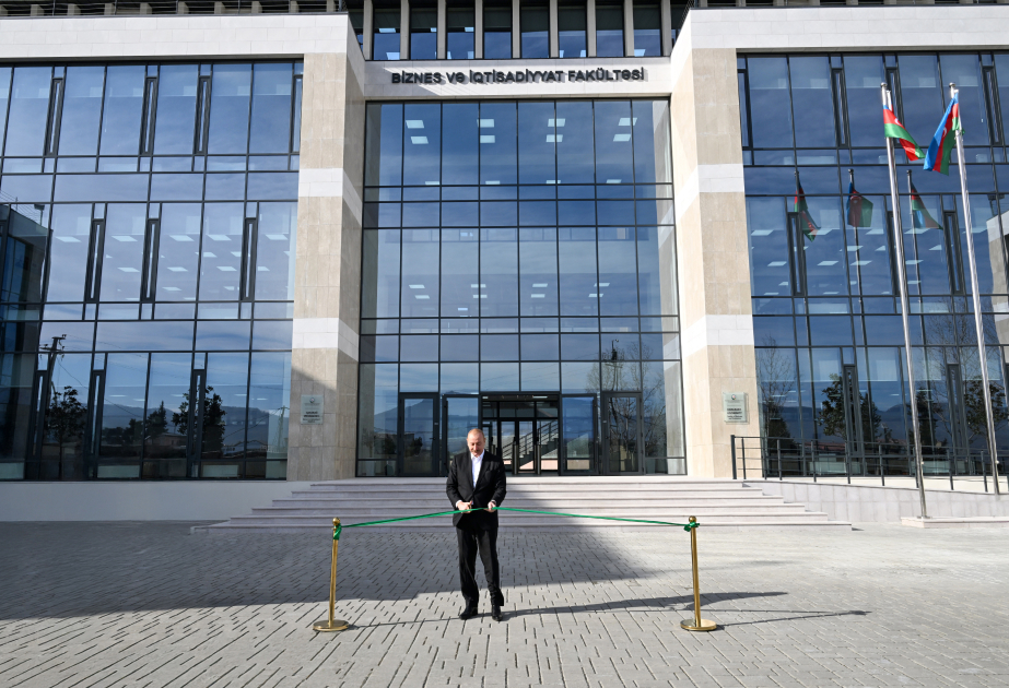 Ilham Aliyev participe à l’inauguration du bâtiment de la Faculté d’économie et d’administration des affaires de l’Université du Karabagh VIDEO
