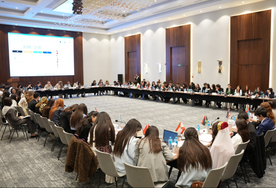 BDU-nun tələbələri “İƏT Modeli–2025” layihəsi çərçivəsində simulyasiya konfransında iştirak ediblər