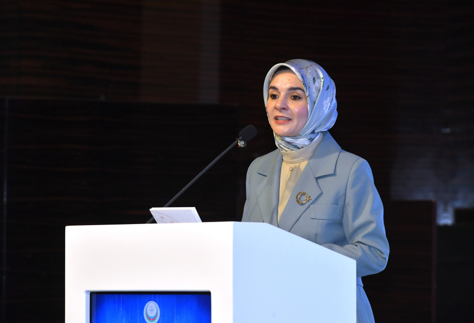 وزيرة تركية تدعو من باكو إلى وضع معايير دولية لحماية الأطفال في العالم الرقمي