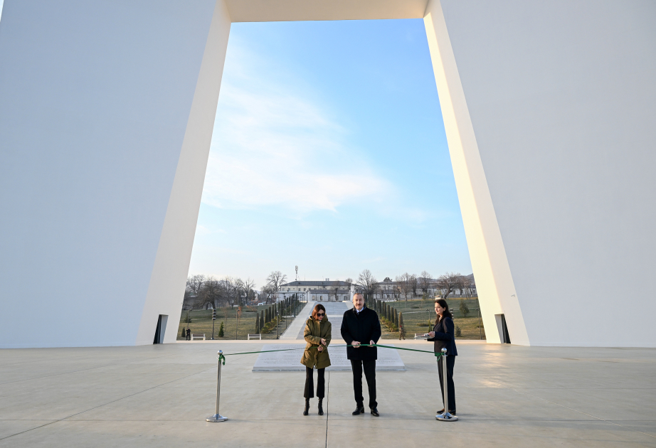 El Presidente Ilham Aliyev participa en la inauguración del Parque de la Victoria en la ciudad de Khankendi