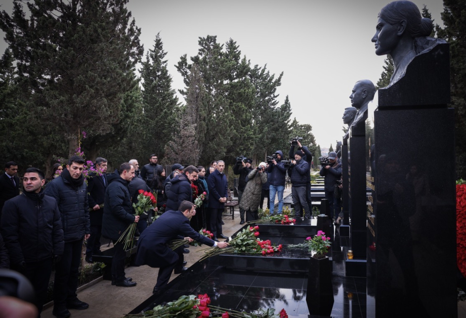 Посещены могилы членов экипажа, погибших в авиакатастрофе пассажирского самолета AZAL ВИДЕО