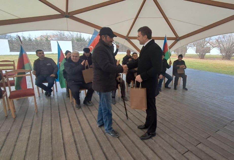 11 weitere Familien im Dorf Seyidbeyli im Rayon Chodschali erhalten Hausschlüssel