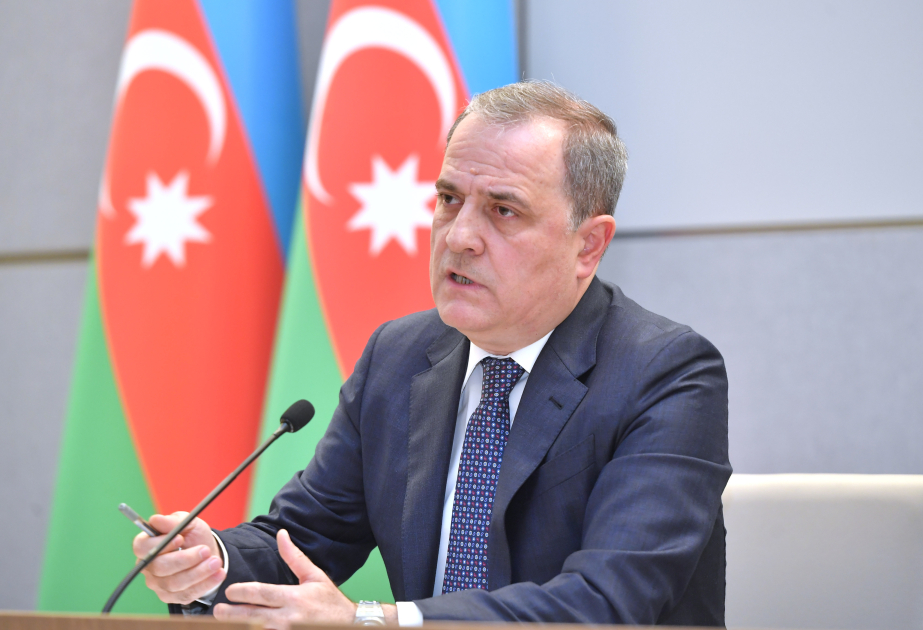Ministro de Asuntos Exteriores de Azerbaiyán: “Se ha enviado a Ucrania asistencia humanitaria por un valor superior a 71 millones de manats o 44 millones de dólares”