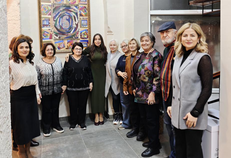Leyla Aliyeva rencontre des personnes âgées au Centre « Yacha »