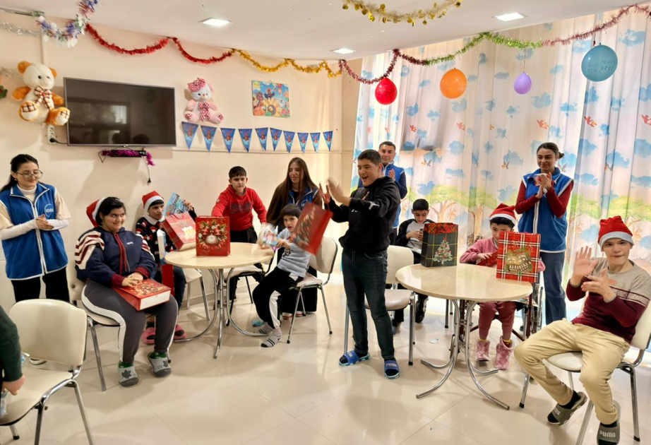 Por iniciativa de Leyla Aliyeva se celebró una fiesta de Año Nuevo para los niños en el Sanatorio Neurológico Infantil de Mingachevir