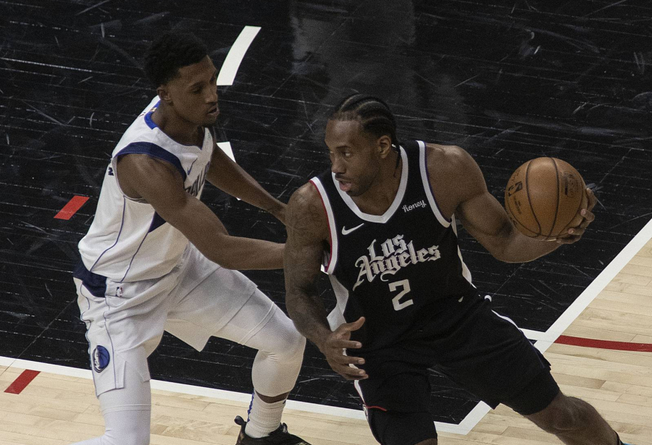 Leonard scores a career-best 55 points to lead the Clippers past the East-leading Pistons 112-99