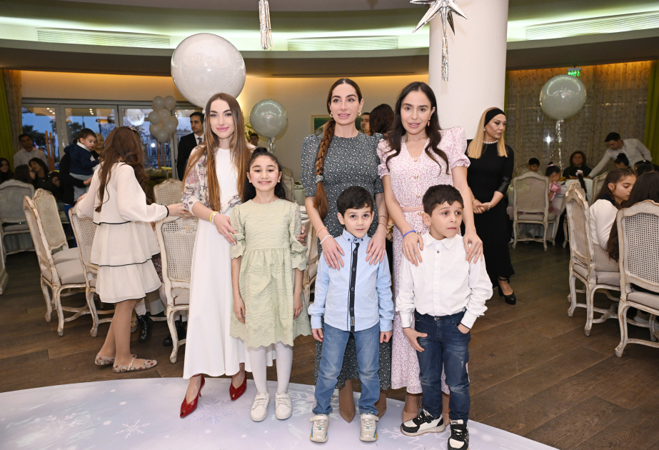 Leyla Aliyeva, Arzou Aliyeva et Alena Aliyeva assistent à la cérémonie organisée pour les enfants à besoins spécifiques