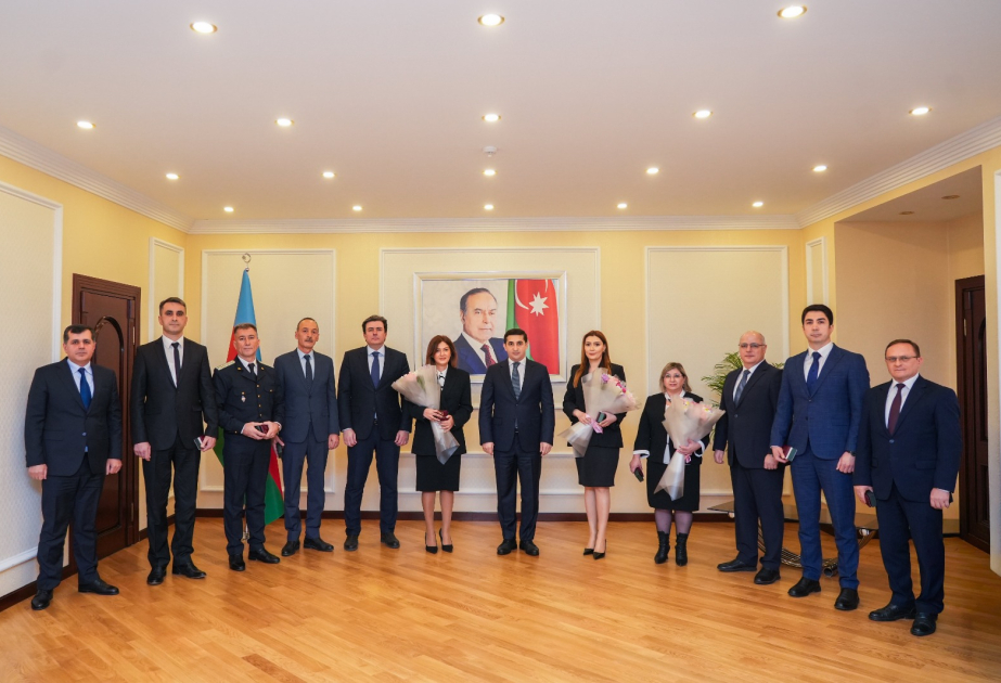 Ədliyyə naziri medalla təltif olunmuş və hakim təyin edilmiş əməkdaşlarla görüşüb