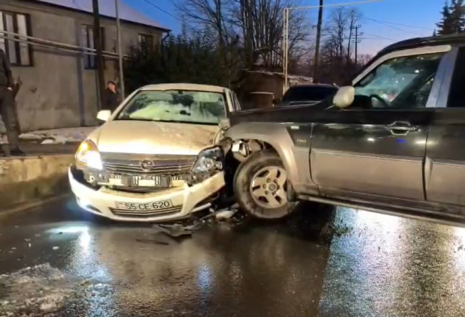 Şəkidə “Opel” və “Hyundai” toqquşdu: Yaralılar var VİDEO