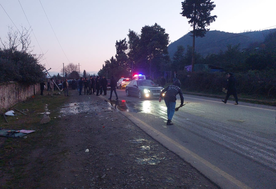 Astarada mikroavtobus qəzası: iki nəfər ölüb, beş nəfər xəsarət alıb YENİLƏNİB VİDEO