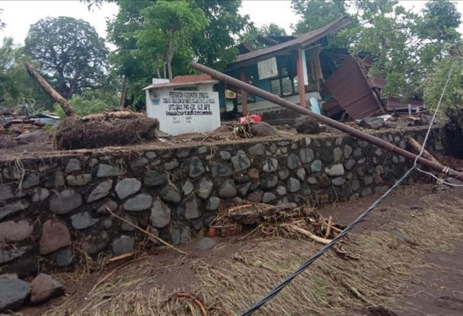 Floods kill 6 in Indonesia