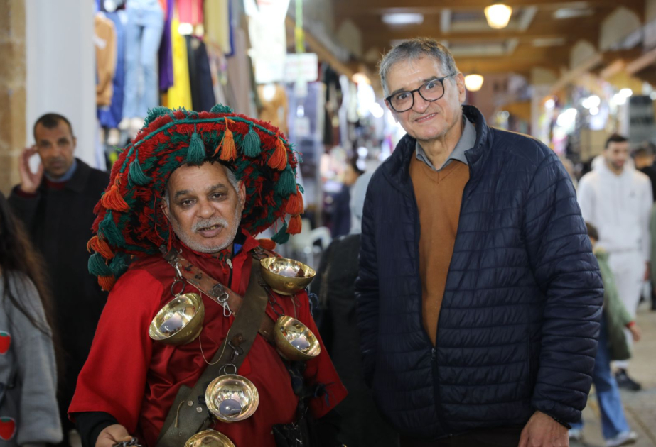 الرجل "الكراب"… أيقونة التراث الحي في أسواق المغرب الشعبية – صور