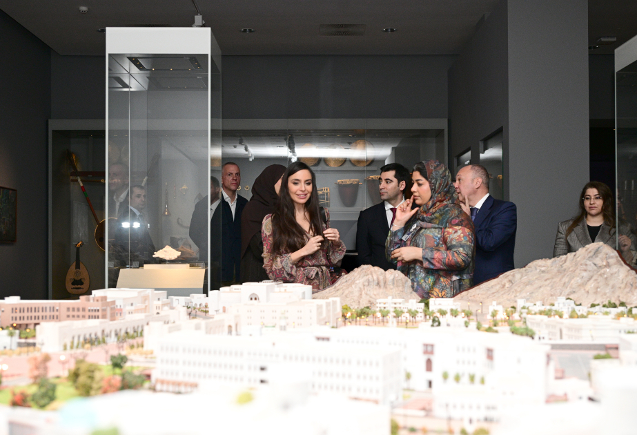 Vizepräsidentin der Heydar-Aliyev-Stiftung Leyla Aliyeva besuchte in Maskat Nationales Museum Omans und Mutrah-Souk