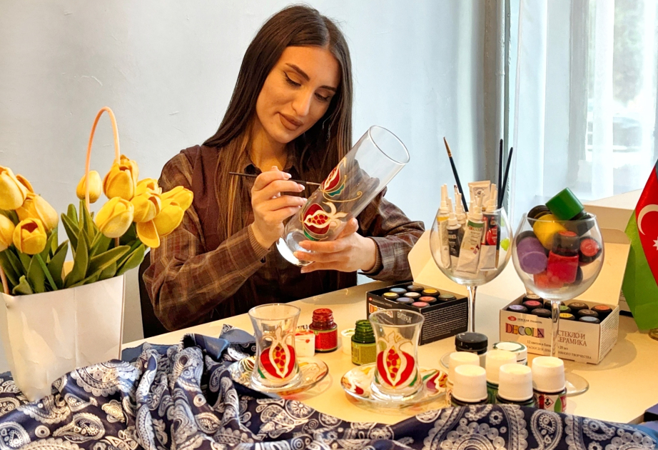 Artista del vitral: “En mis obras utilizo principalmente ornamentos nacionales”