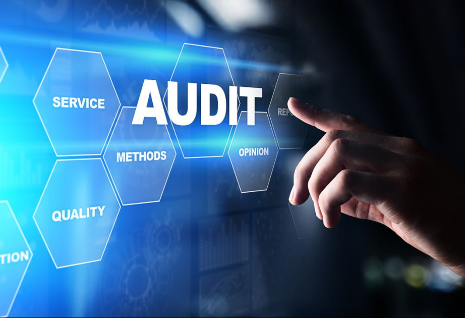 Şirkətlərin illik maliyyə hesabatlarını gec təqdim etməsi audit prosesinə necə təsir edir?