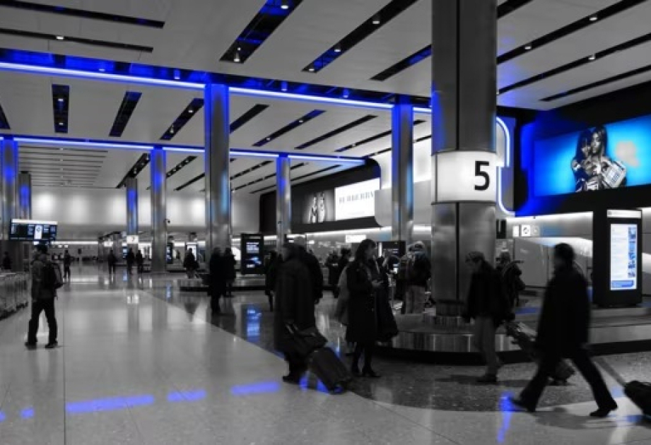 Neige et verglas à Paris : 40% des vols annulés mercredi matin à Roissy, 25% à Orly