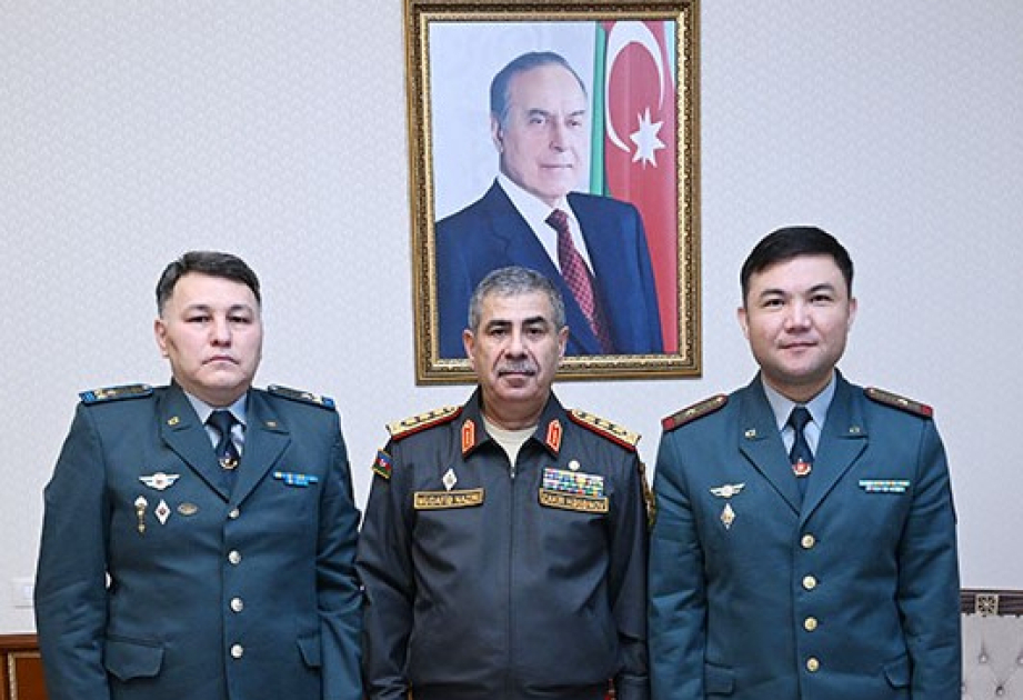 L’Azerbaïdjan et le Kazakhstan discutent de leur coopération militaire