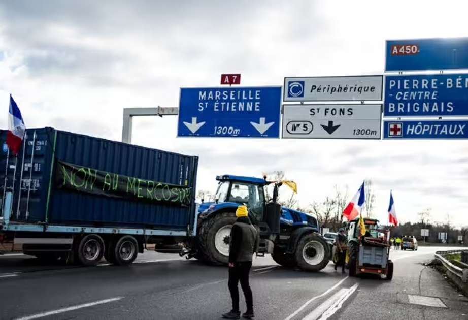 France : colère des agriculteurs, trois interpellations après un refus de contrôle