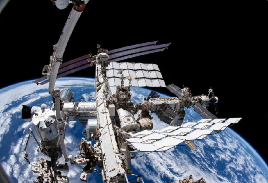 NASA says it will return 4 astronauts home early in 1st-ever medical evacuation from the International Space Station