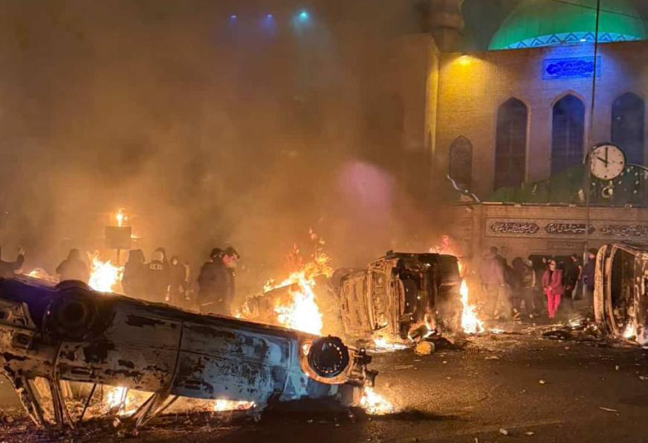 Unos 150 vehículos de ambulancia resultaron dañados durante los disturbios en Irán