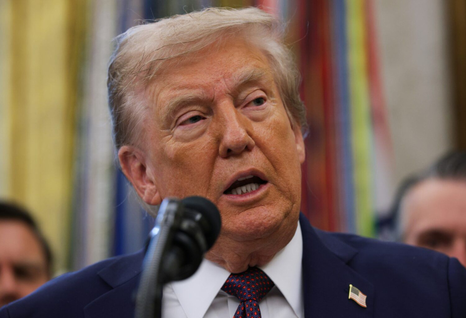 Trump menace tout pays commerçant avec l'Iran de droits de douane de 25%