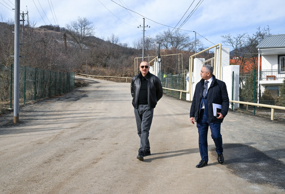 Präsident Ilham Aliyev inspiziert Fortschritt der Wiederaufbauarbeiten im Dorf Chapar im Bezirk Aghdara AKTUALISIERT VIDEO