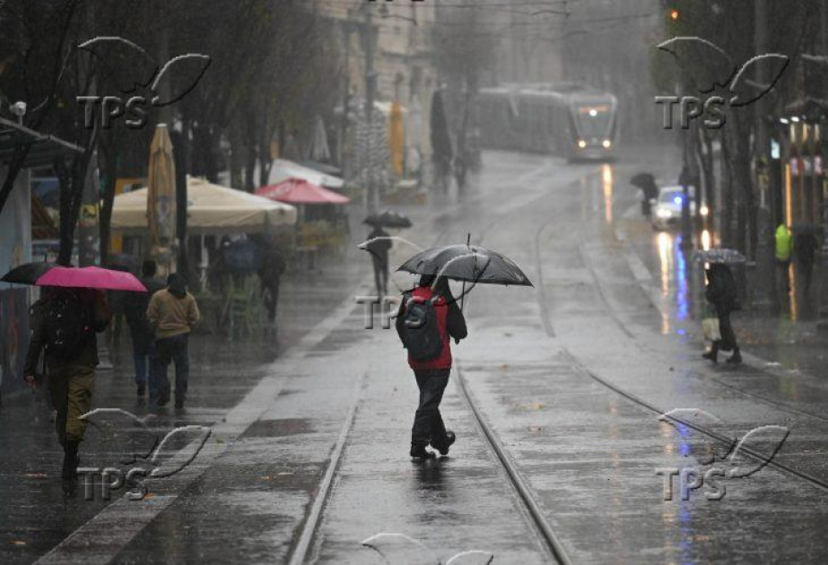 Winter storm in Israel claims life, floods roads and traps drivers